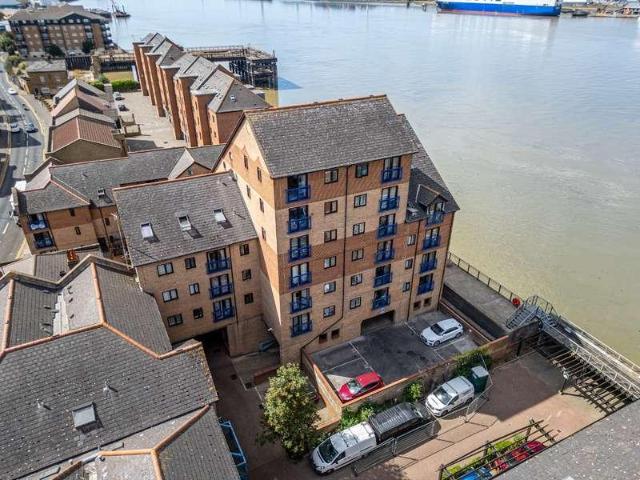 Flat for sale in Milton, Hamerton