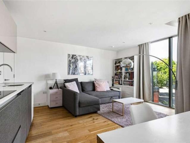 Flat for sale in Islington, Greater London