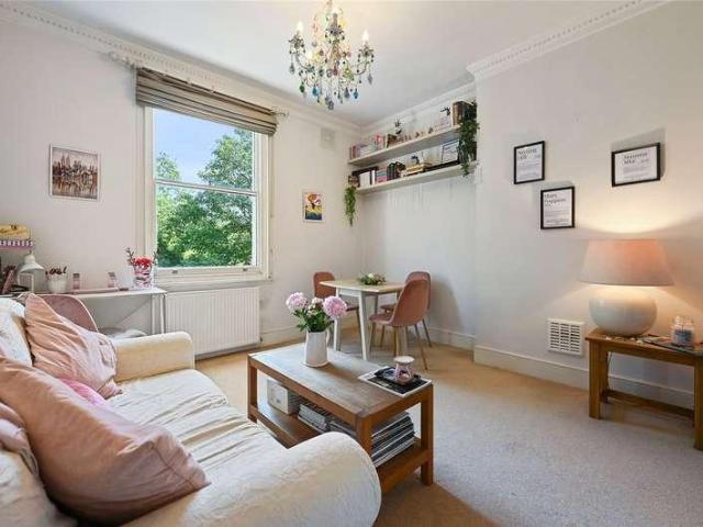 Flat for sale in Brook Green, Greater London