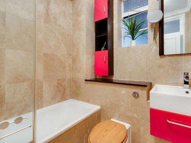 Flat for sale in Kensal Town, Bayswater