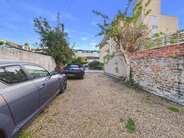 Flat for sale in West Worthing, Worthing