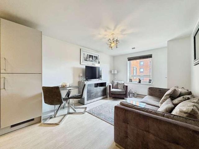Flat for sale in Binfield