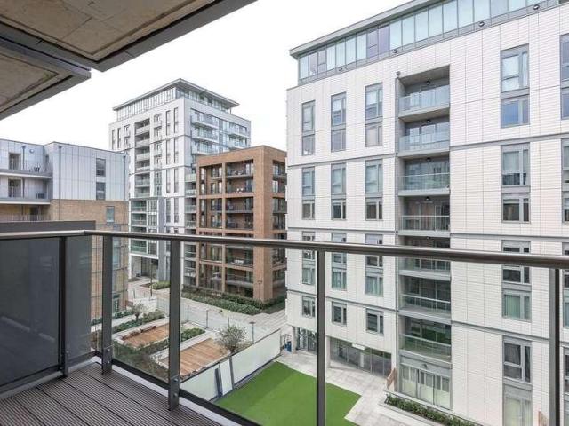 Flat for sale in Poplar Grove, Greater London