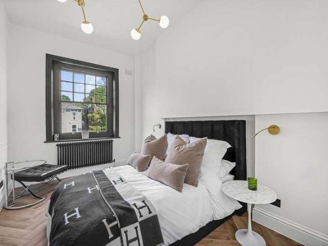 Flat for sale in Belsize Park, Greater London