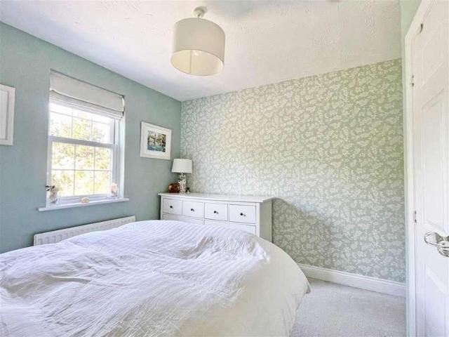 Flat for sale in Chancellor Park, Chelmsford