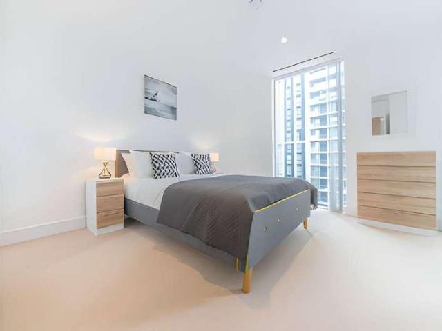 Flat for sale in Isle Of Dogs, Greater London