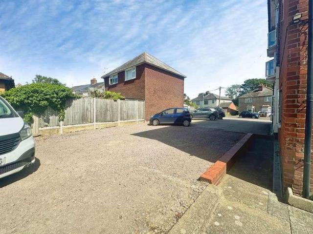 Flat for sale in Brightlingsea, Dale Hill