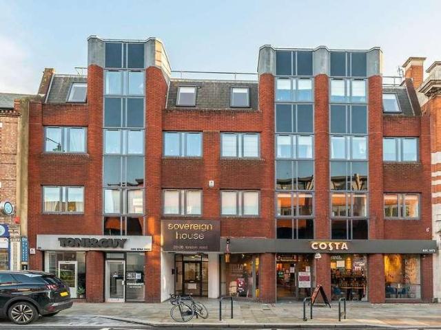 Flat for sale in Twickenham, St Margarets