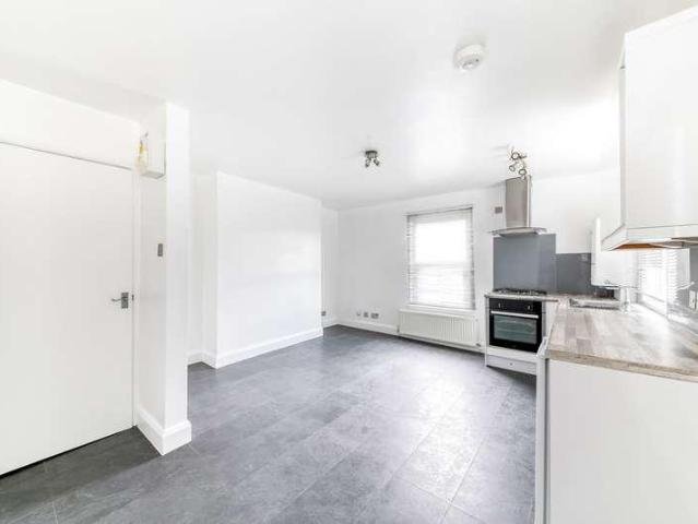 Flat for sale in London Borough of Croydon, Greater London