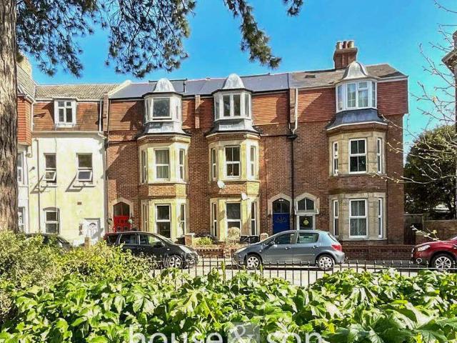 Flat for sale in Boscombe, Bournemouth