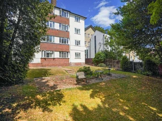 Flat for sale in Crystal Palace, Greater London