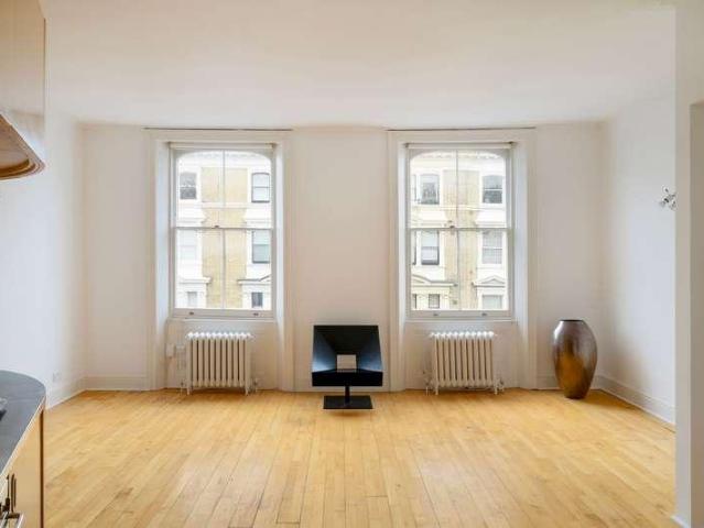 Flat for sale in Notting Hill, Greater London
