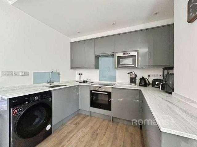 Flat for sale in Fleet, Hart