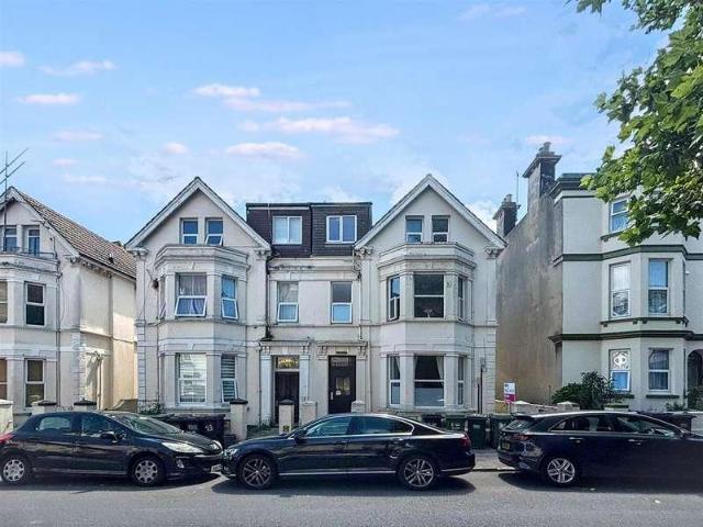 Flat for sale in Roselands, Eastbourne