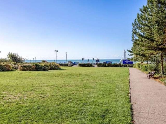 Flat for sale in Brunswick