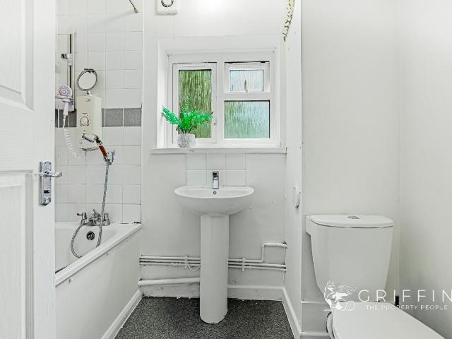 Flat for sale in South Ockendon, Essex