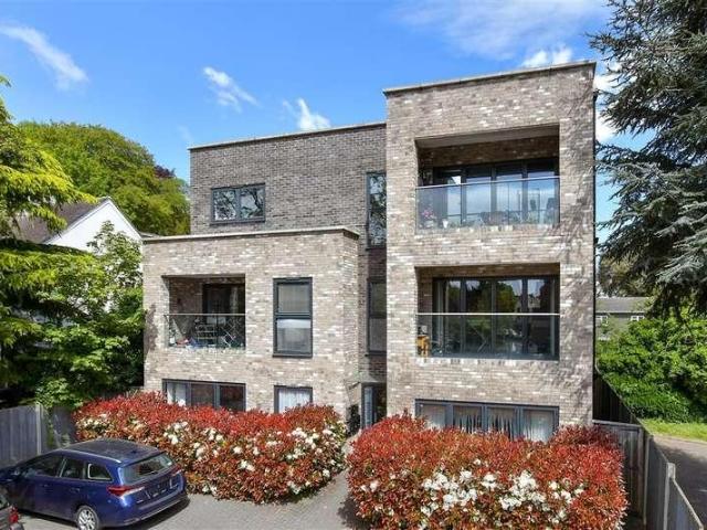 Flat for sale in London Borough of Croydon, Purley
