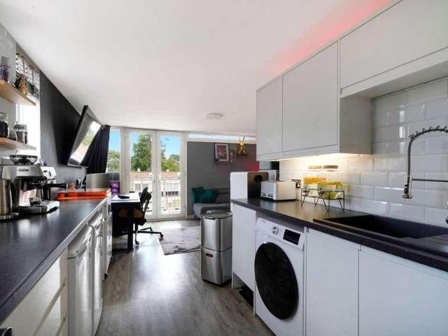 Flat for sale in Northwood, Greater London