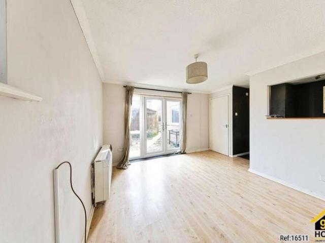 Flat for sale in Monkston Park, Milton Keynes