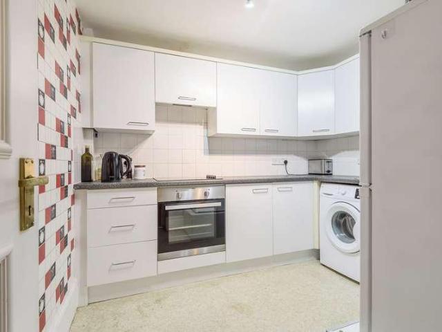 Flat for sale in Maida Vale, Greater London