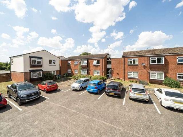 Flat for sale in Haddenham, Buckinghamshire