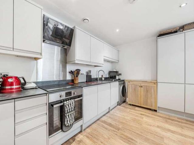 Flat for sale in Basingstoke, Basingstoke and Deane