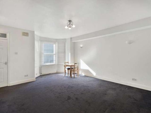 Flat for sale in London Borough of Croydon, Upper Norwood
