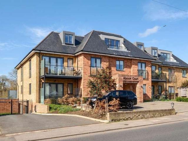Flat for sale in Ickenham, Greater London