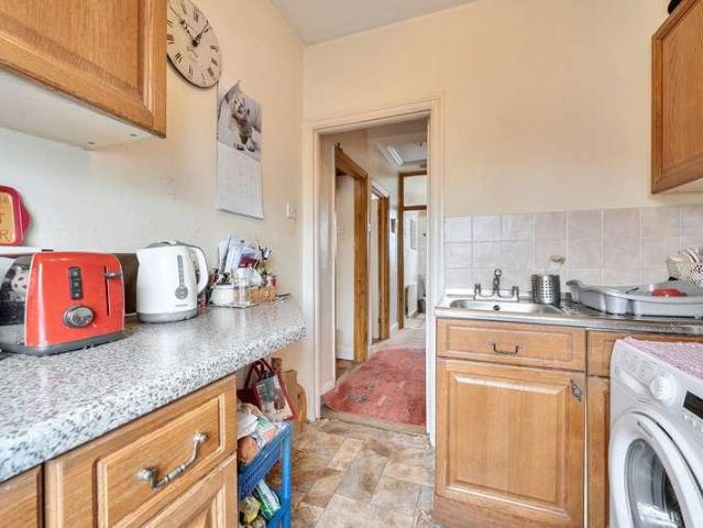 Flat for sale in Lane, Greater London