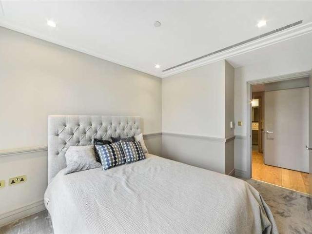 Flat for sale in Hammersmith, Greater London