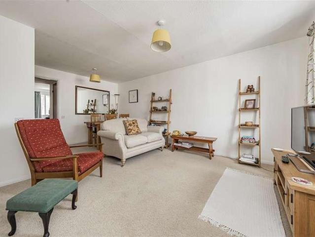 Flat for sale in Datchet