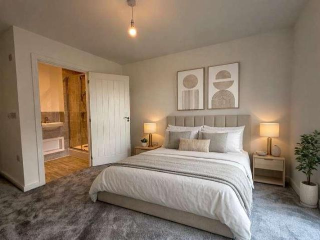 Flat for sale in Dee Park, Reading