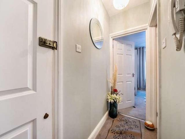 Flat for sale in Pinner, Greater London