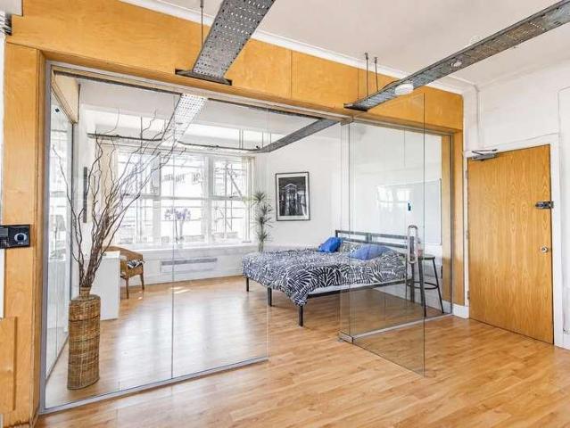 Flat for sale in Cardiff Bay, Falcon Lodge