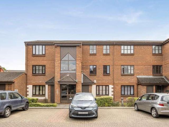 Flat for sale in London Borough of Merton, Mitcham