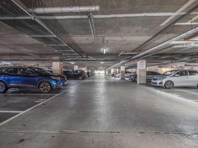 Flat for sale in Croydon, Waddon