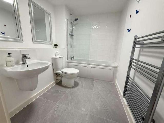 Flat for sale in Hulme, Georgia