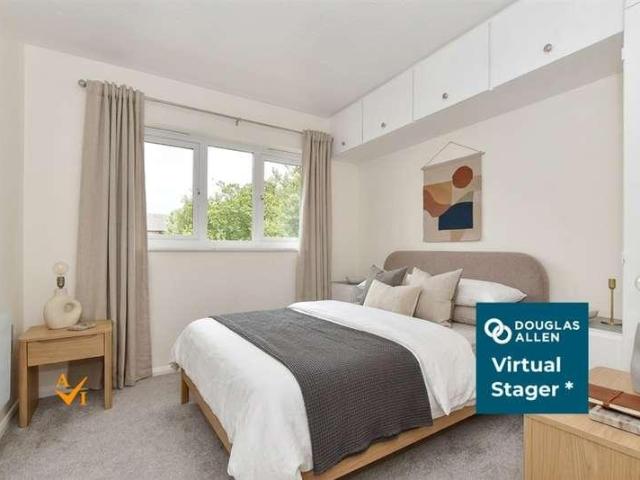 Flat for sale in Highams Park, Greater London