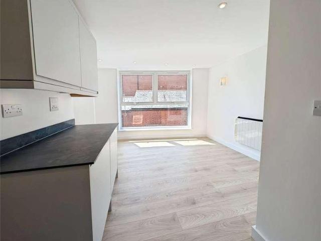 Flat for sale in The Polygon, City Of Southampton