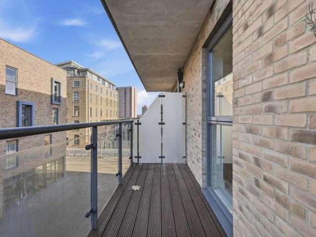 Flat for sale in Old Ford, Bow