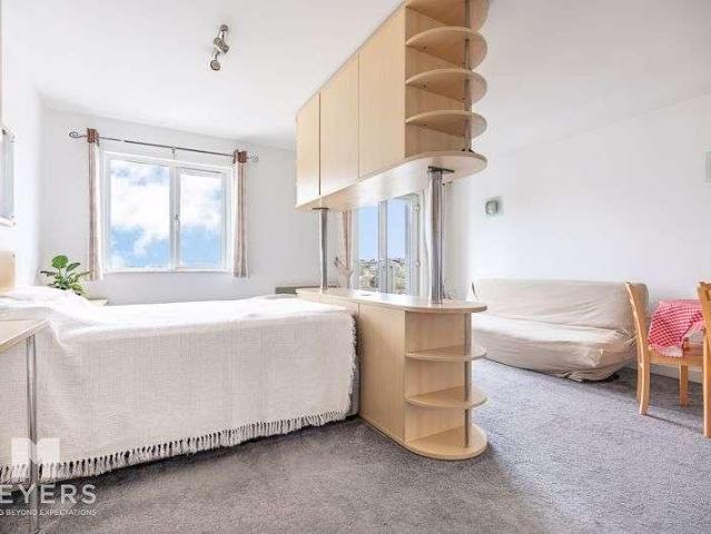 Flat for sale in Townsend, Bournemouth
