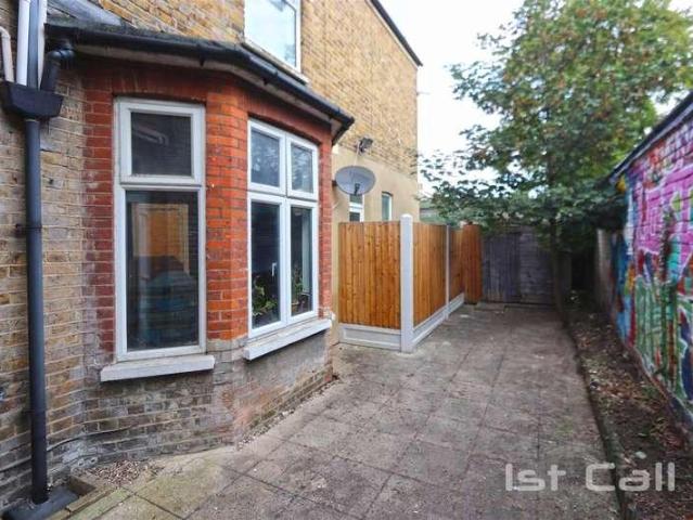 Flat for sale in Kursaal Estate, Alton Barnes