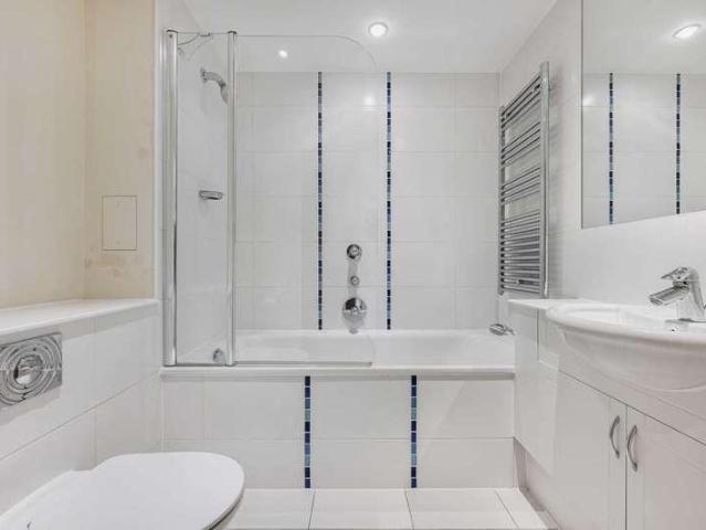 Flat for sale in London Borough of Hounslow, Greater London