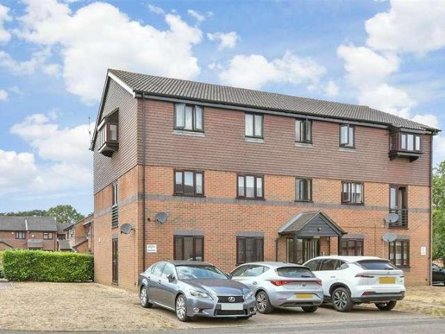 Flat for sale in Crayford, Greater London