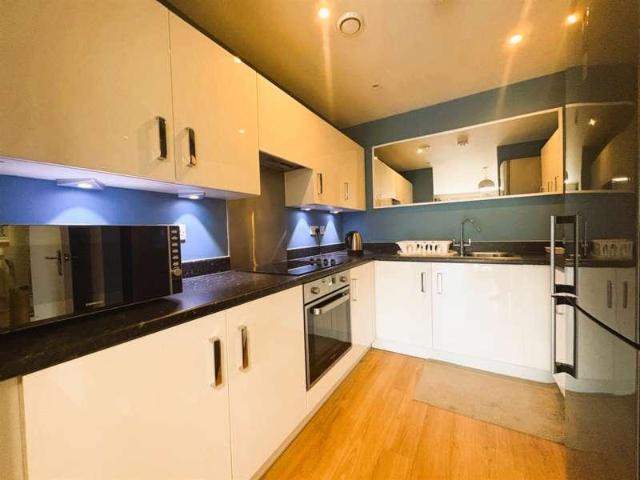 Flat for sale in London Borough of Ealing, Greater London
