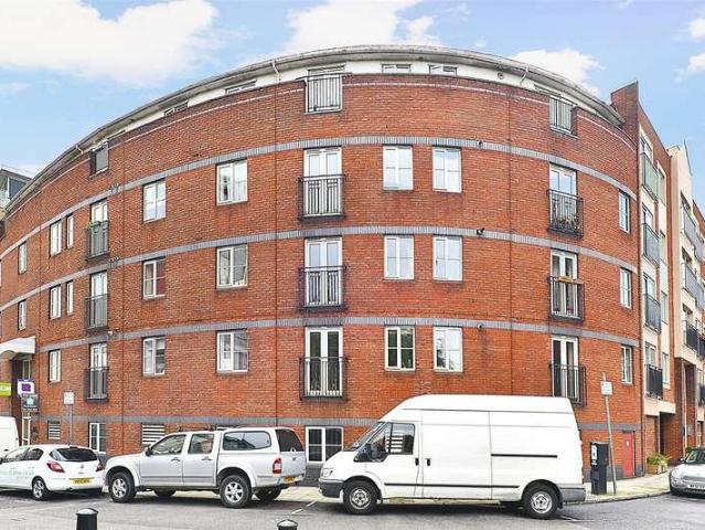Flat for sale in Ratcliffe, Limehouse