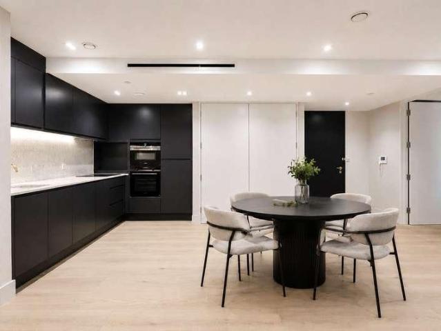 Flat for sale in St. John's Wood, Greater London