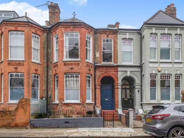 Flat for sale in Highbury, Greater London