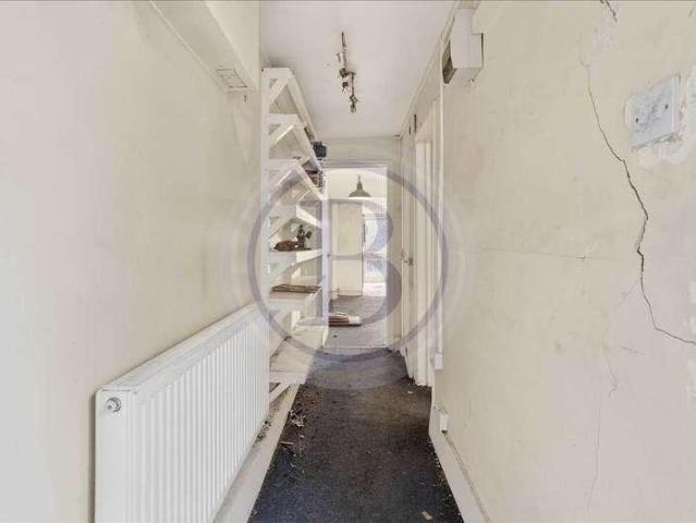 Flat for sale in Holloway, Greater London