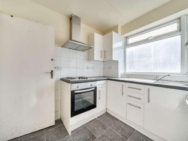 Flat for sale in London Borough of Croydon, South Norwood